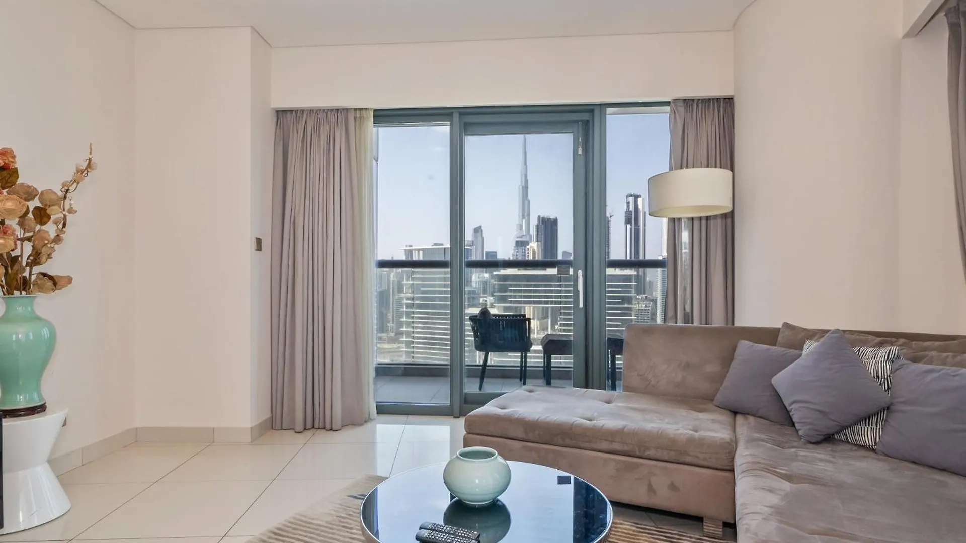 2Br In Luxurious Paramount Burj Khalifa View Pool & Gym Dubai