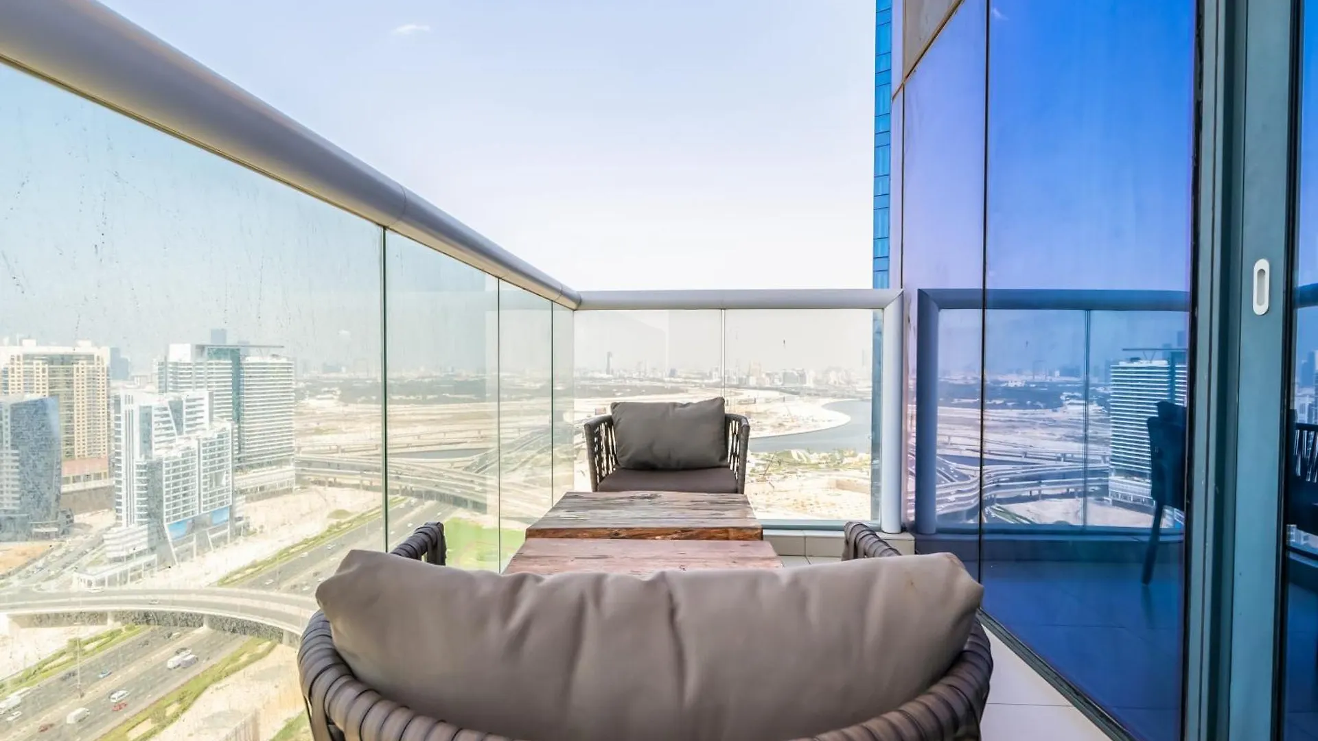 2Br In Luxurious Paramount Burj Khalifa View Pool & Gym Dubai Holiday home