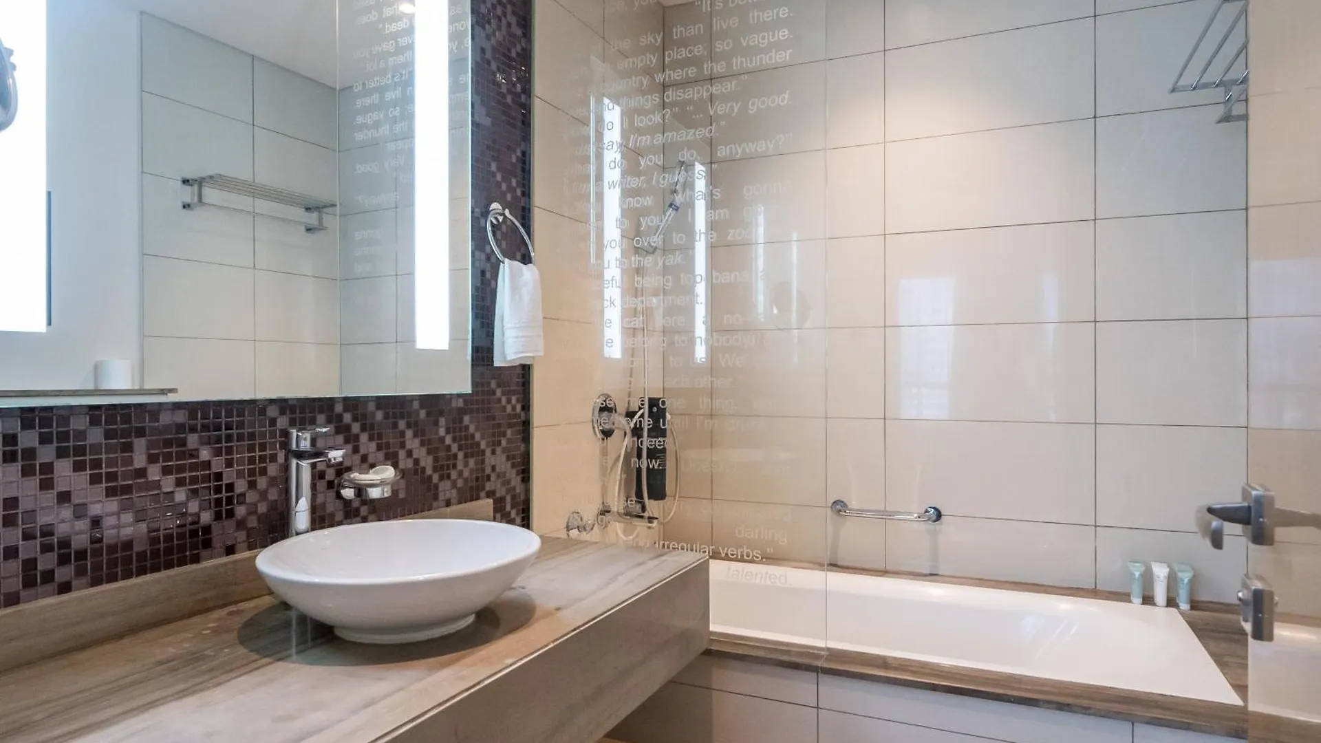 Holiday home 2Br In Luxurious Paramount Burj Khalifa View Pool & Gym Dubai