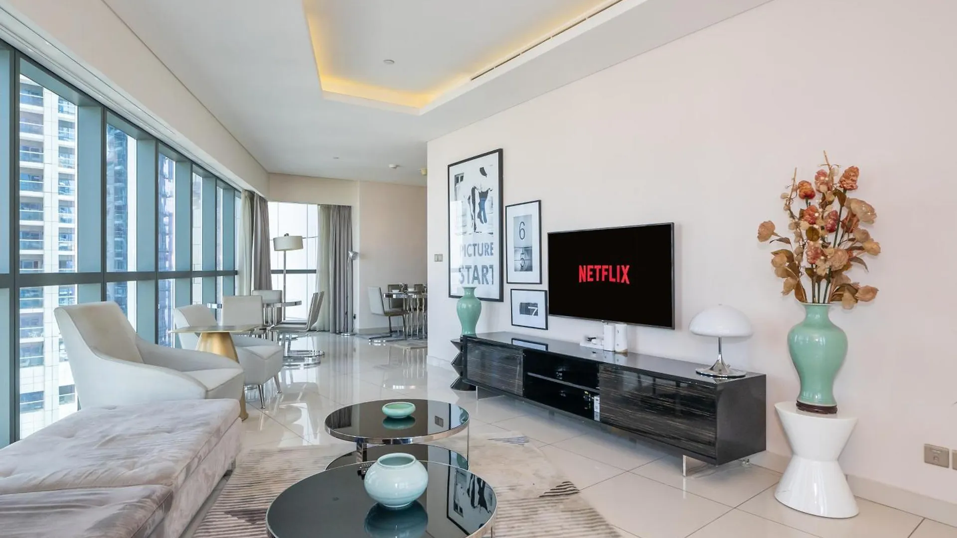 Holiday home 2Br In Luxurious Paramount Burj Khalifa View Pool & Gym Dubai
